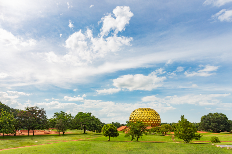 Matrimandir, duchovní centrum Auroville