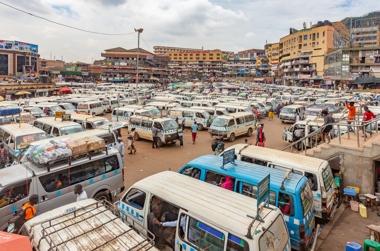 Kampala Taxi Park – odtud vyjíží matatu do celé Ugandy