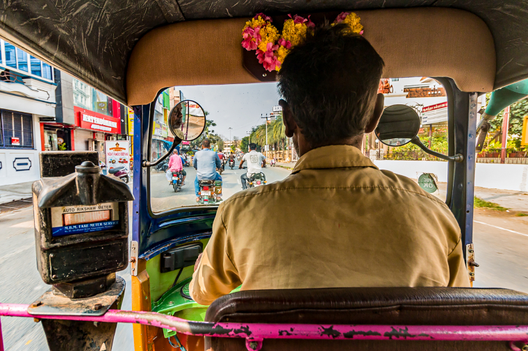 Rikšář s vypnutým taxametrem v Pondicherry
