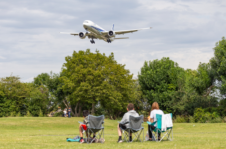 Planespotting na Myrtle Avenue u letiště London Heathrow (LHR)