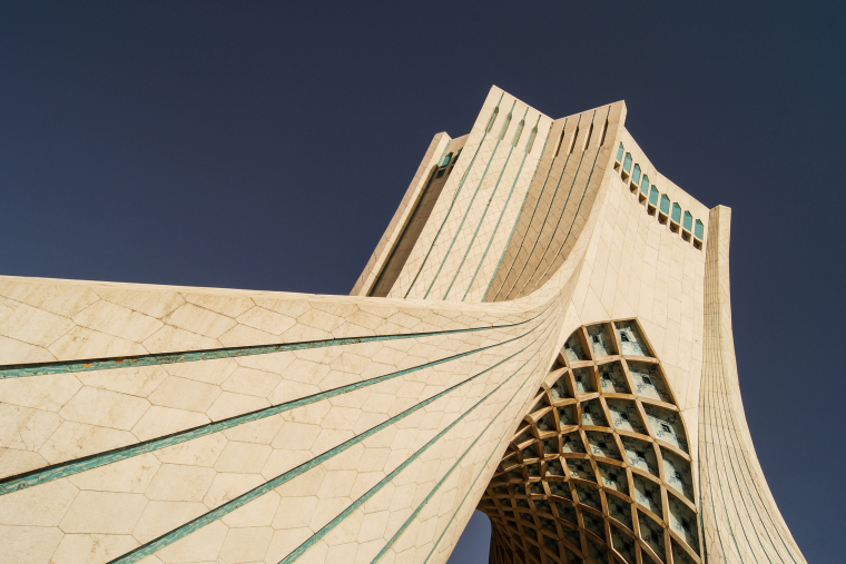 Bordž-e Ázádí, nejznámější symbol Teheránu a pomyslná vstupní brána do města
