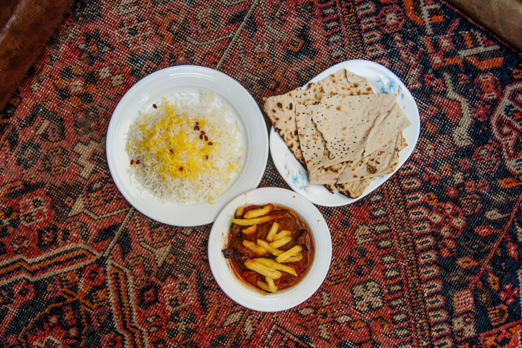 Dizi, dušené maso na íránský způsob. Docela pochoutka.