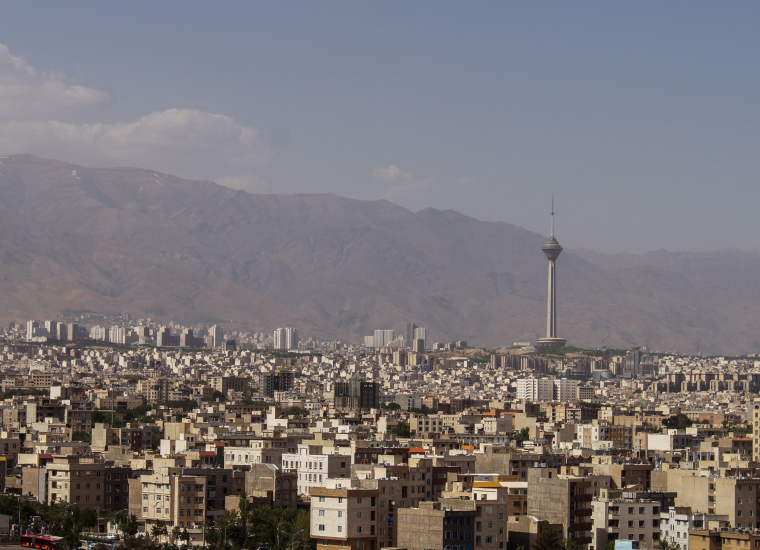 Severní Teherán s pohořím Alborz v pozadí