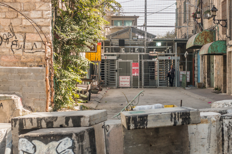 V Hebronu stojí checkpointy dokonce v samém srdci města