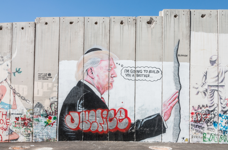 V Betlémě slouží zeď také jako "plátno" pro různé umělce