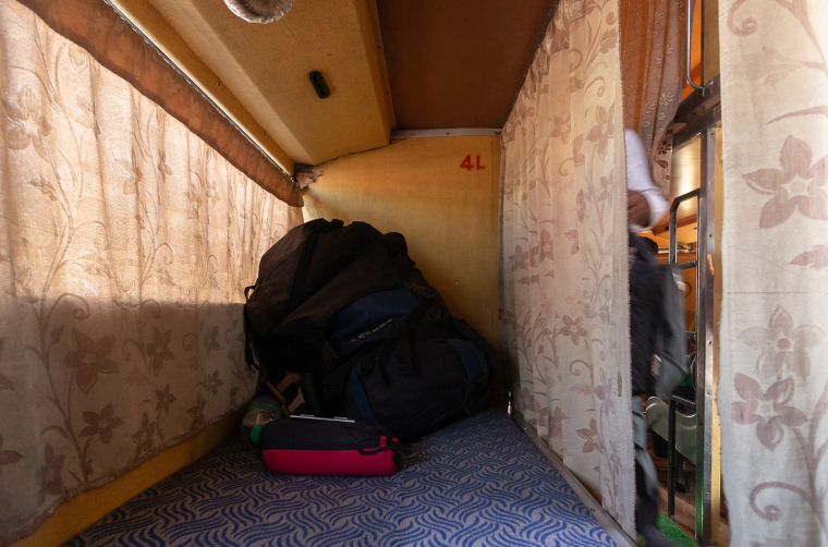 Indický Sleeper bus je pohodlný způsob, jak procestovat zemi